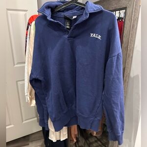 Yale sweatshirt sz adult small